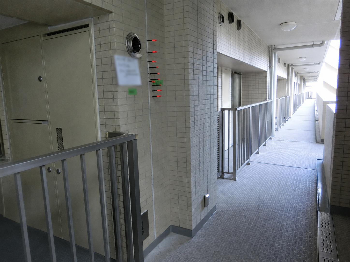 マンション共用廊下での構造スリット位置の調査